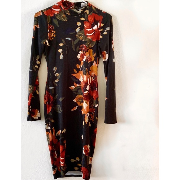 Black Bead Dresses & Skirts - Floral Long Sleeve Body Fitted Holiday Dress